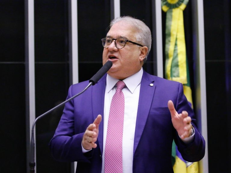 Comissão rejeita projeto que proíbe veterinário de cobrar caução por internação de animais