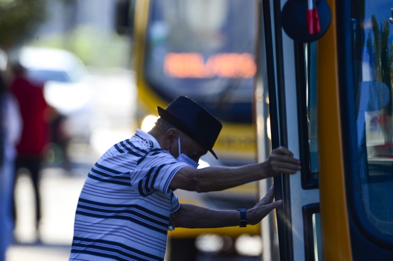 Gratuidade no transporte público é aprovada para idosos em São Paulo