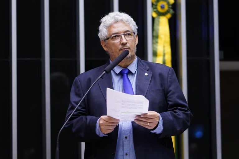 Comissão debate projeto que disciplina uso de arma de fogo por policiais