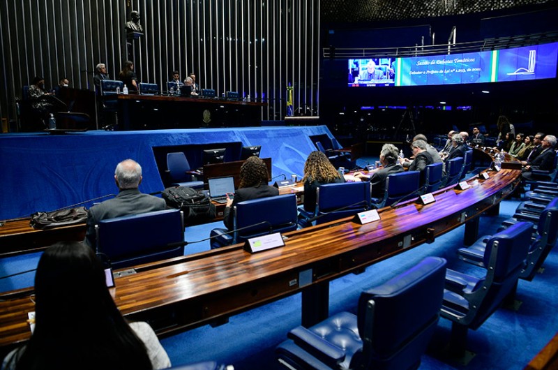 Debate em Plenário expõe apoios e críticas ao autocontrole da produção agropecuária