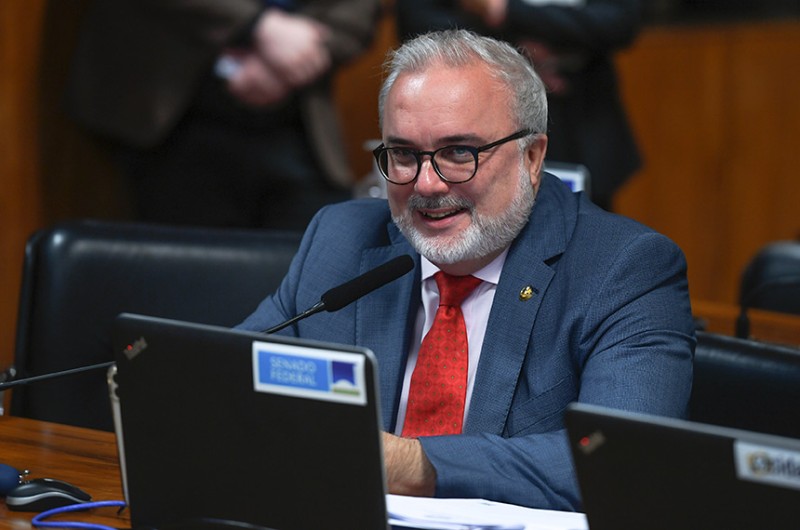 Projeto de preço único dos livros novos avança na CAE e vai à CE