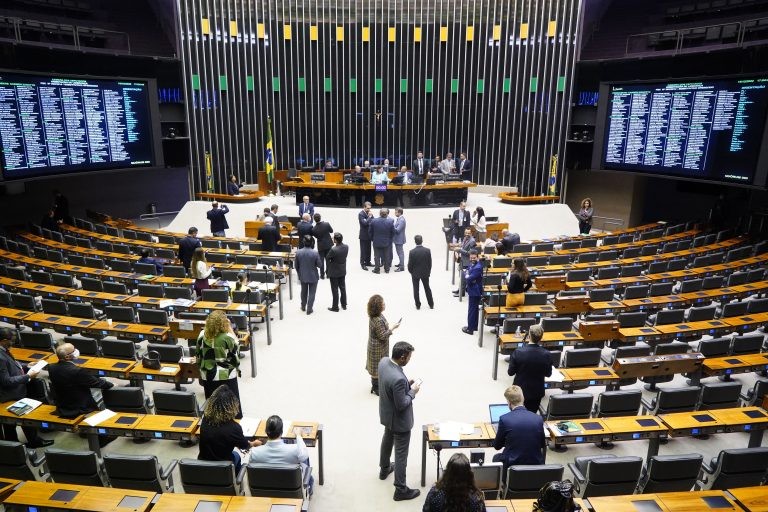 Câmara aprova projeto de repovoamento de peixes em rios e lagos