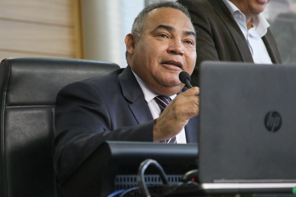 Vereadores reelegem Cláudio Sorocaba presidente da Câmara; outros dois disputaram
